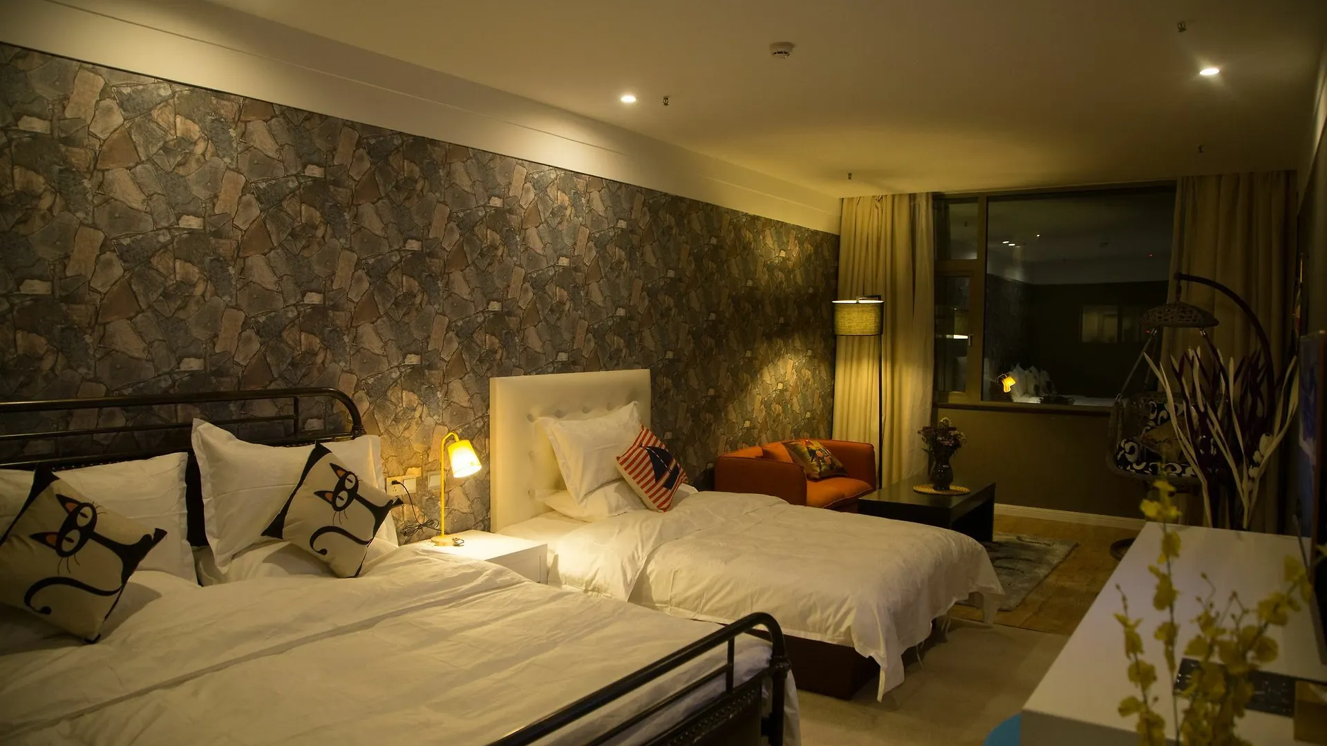 Luoyang Yilu Gangwan Hotel